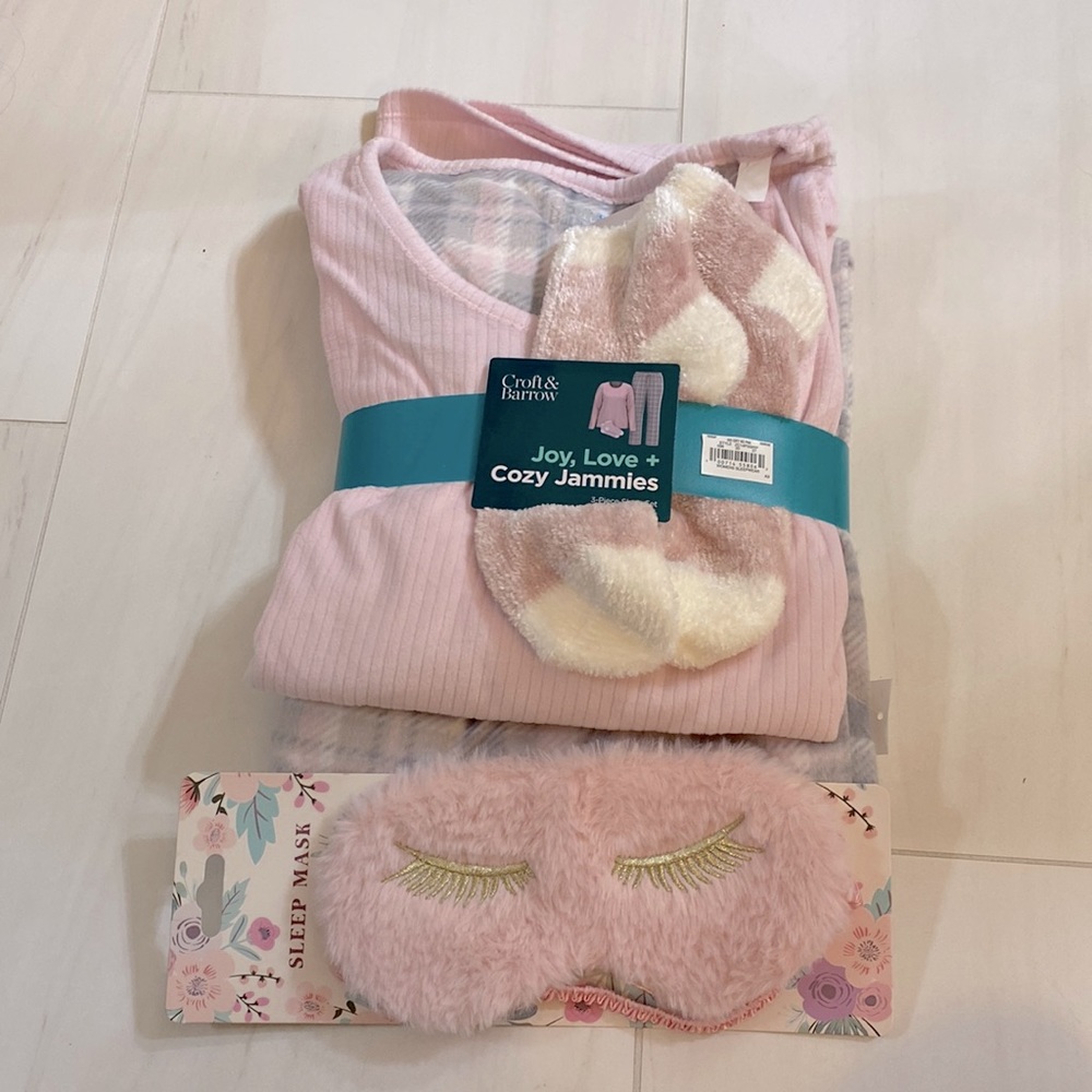 XXL Brand New Pink PJs with Sleep Mask
